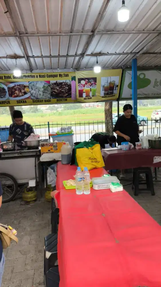 Dicari karyawan untuk kafe tenda pasar paramount