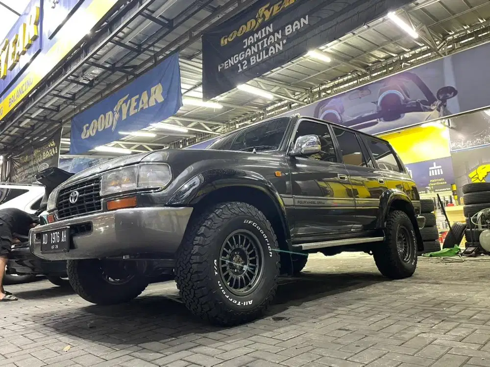 Dibutuhkan CEPAT Admin dan Mekanik Spooring Bengkel Mobil