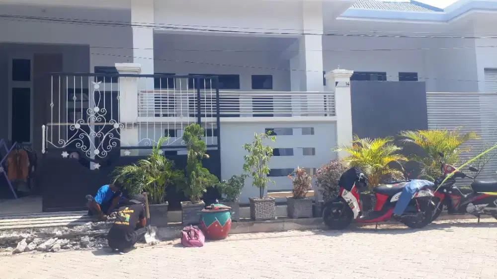Tukang bangunan harian dan borongan