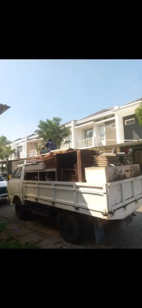 Mobil engkel bak untuk pindahan rumah kontrakan