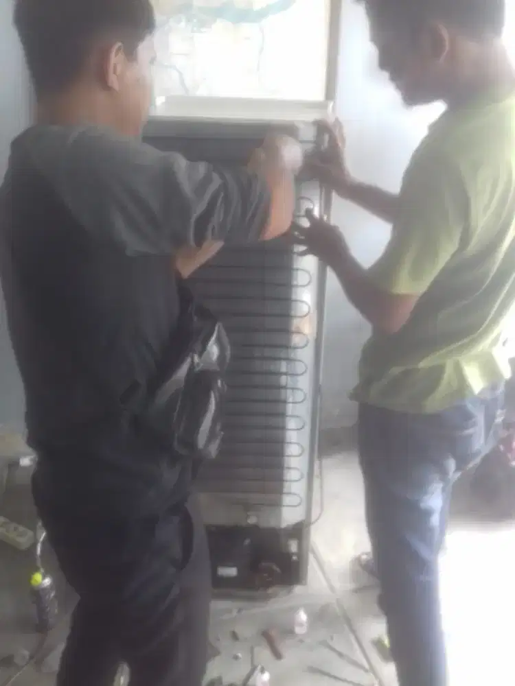 Teknisi service elektronik kulkas,mesincuci,dispenser dll