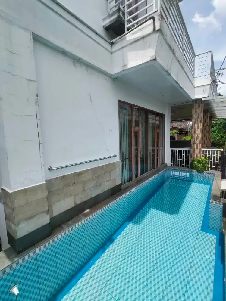 Tukang kolam renang