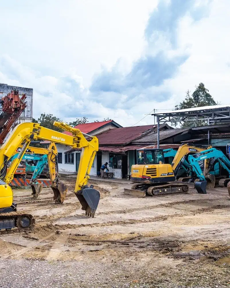Sewa alat berat crane excavator kobelco sany komatsu hitachi sumitomo