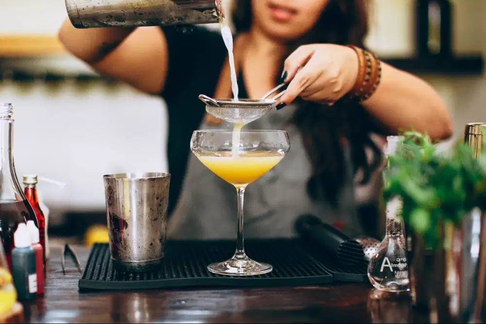 Dicari staff wanita pembuat minuman (Jus /Mocktail /Teh /dll)