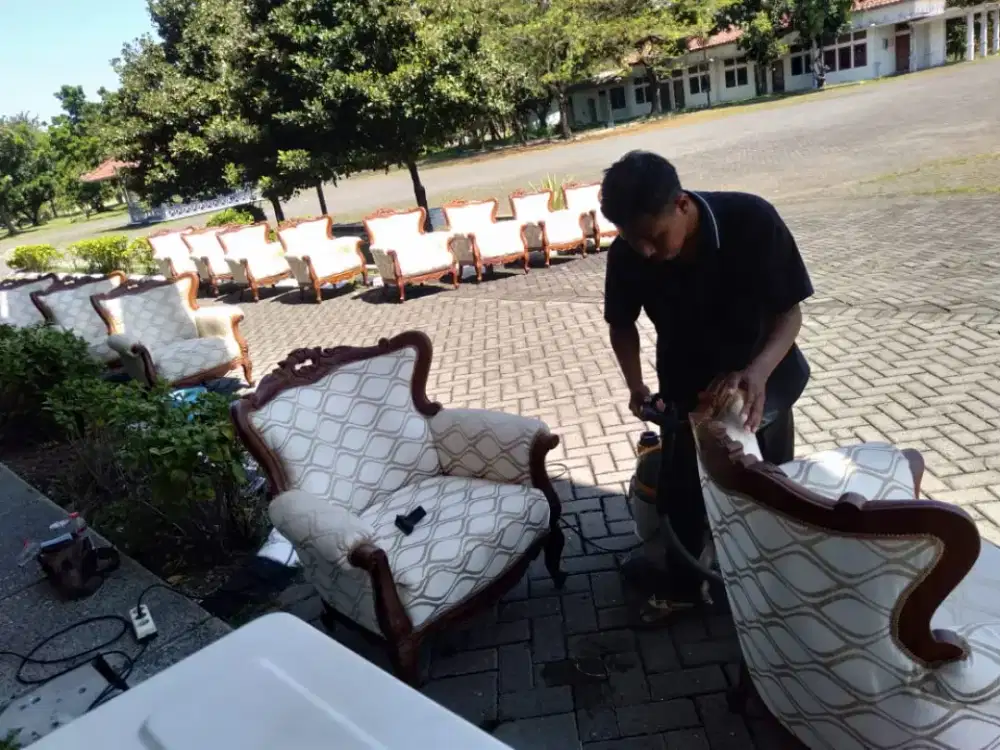 Jasa cuci sofa.karpet.springbed cleaning service disurabaya.sidoarjo