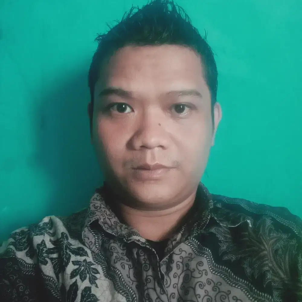 Driver forklift harian