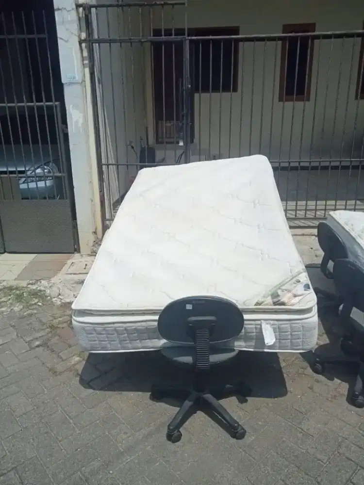 Jasa cuci kasur sofa jok mobil kursi kantor karpet kantor