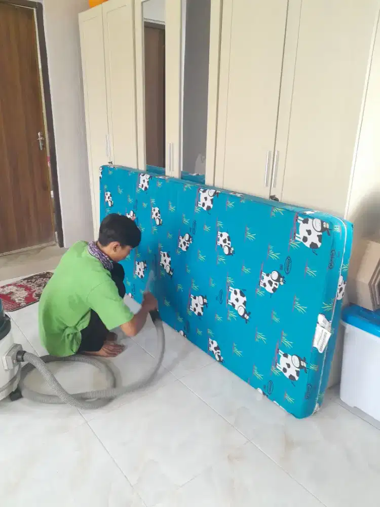 Jasa cuci kasur sofa jok mobil