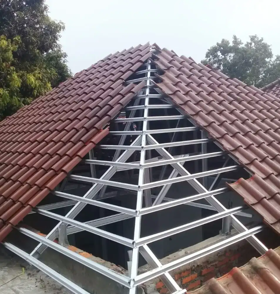 Bongkar Pasang Rangka Atap Baja ringan Genteng Keramik