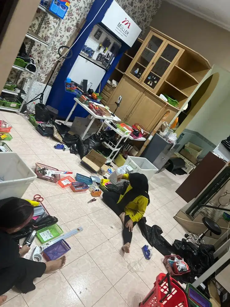 Lowongan kerja sbg admin / driver toko bangunan