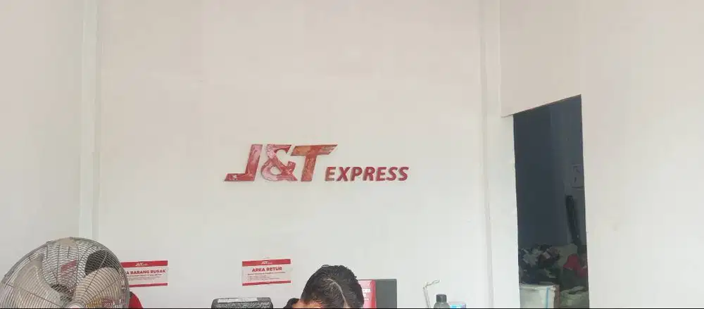 Kurir JNT kontrak