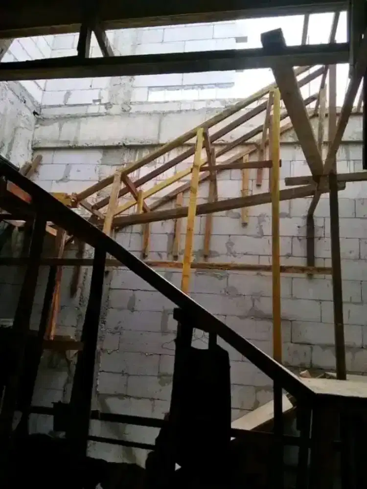 Tukang bangunan harian