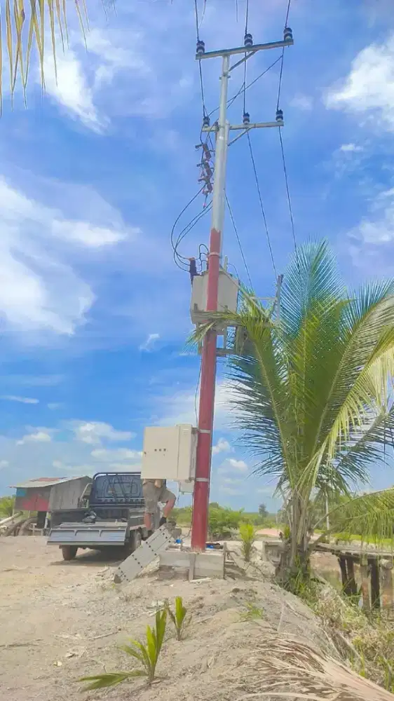 Teknisi Tukang Instalasi Listrik Panel Lampu