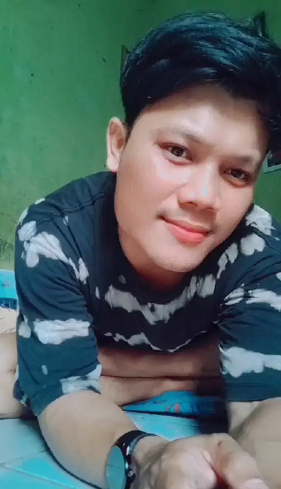 Mencari pekerjaan, kalau bisa yg ada mess nya