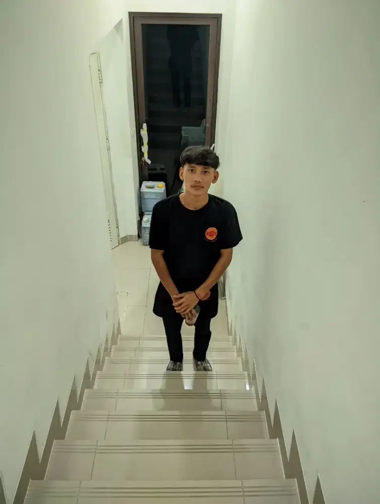 Cari perkerjaan apa aja yang penting halal