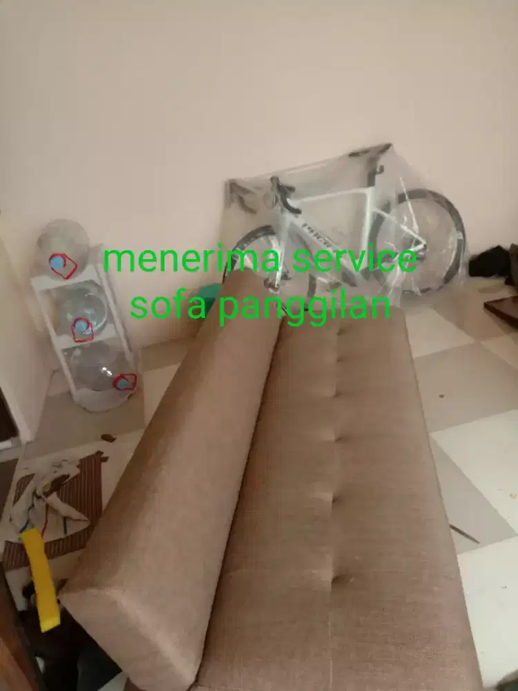 Menerima servis sofa panggilan
