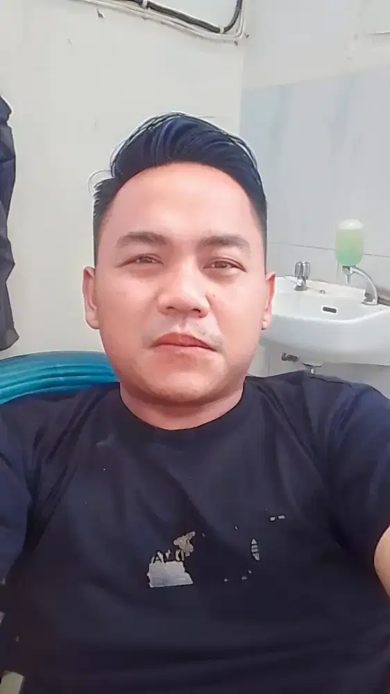 Cari kerjaan apah aja yg penting halal . Cuma punya KK KTP aja.