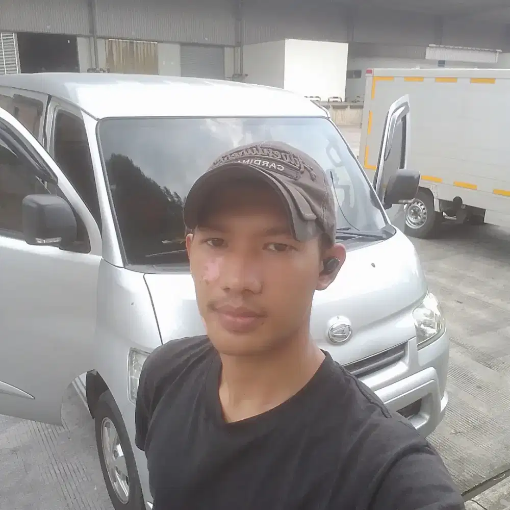 Saya mencari pekerjan supir pribadi/barang