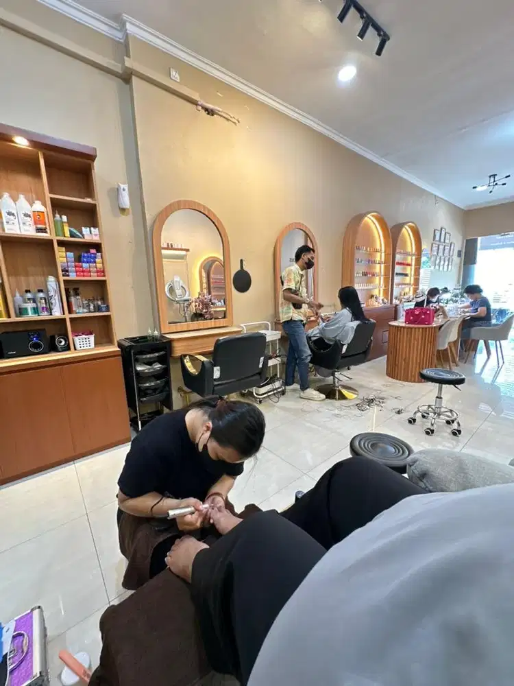 Dibutuhkan segera Therapist salon dan Staylist (hairdresser)