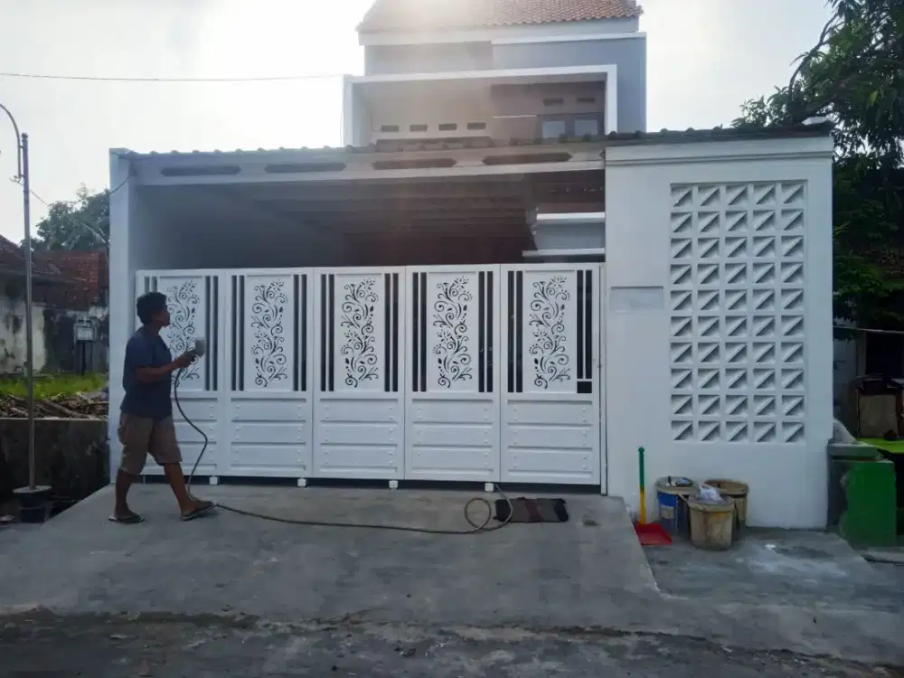 Tukang borong bangunan