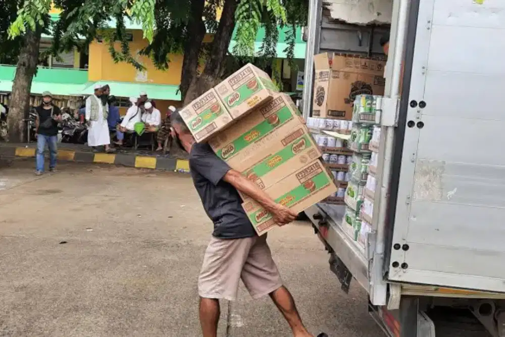 Kuli Angkut / karyawan Cowok Agen Sembako Poris Indah