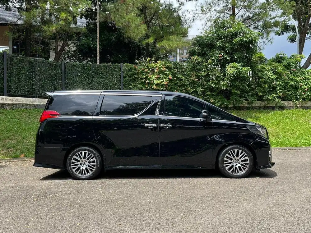 Promo sewa alphard / month