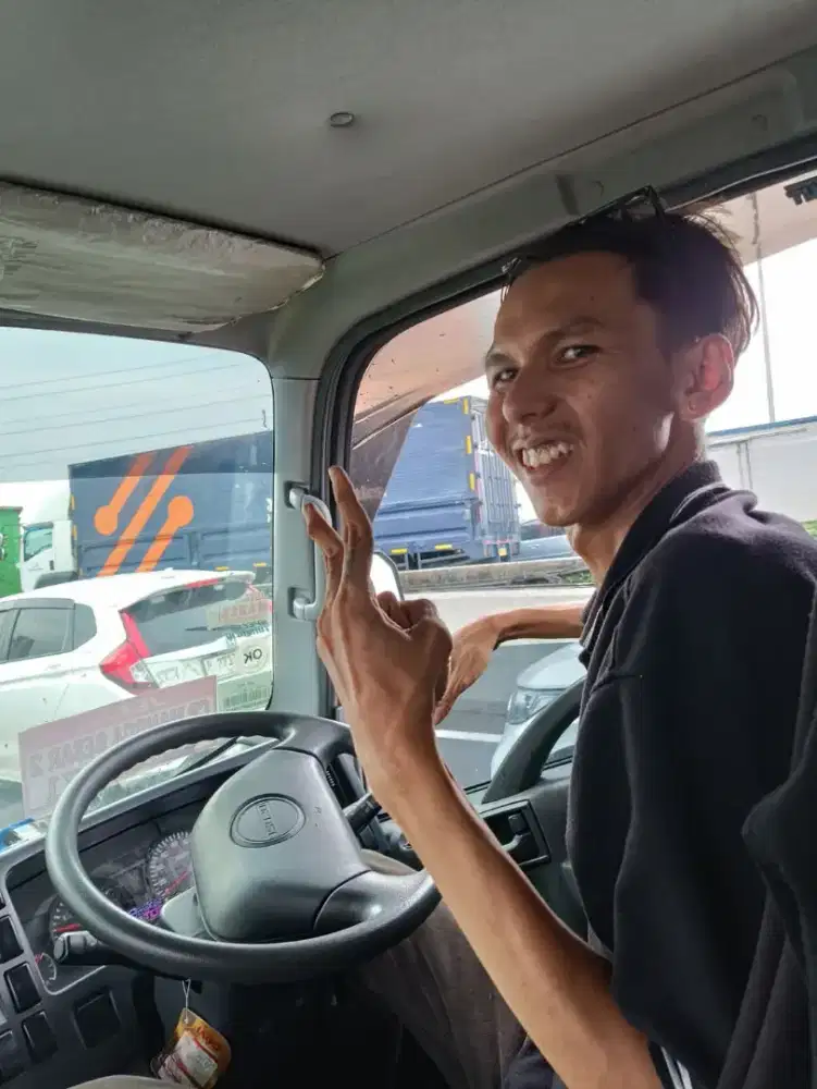 BUTUH PEKERJAAN SOPIR