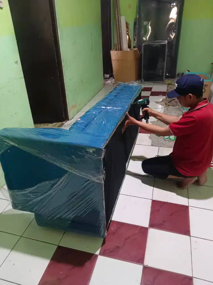 Dicari karyawan khusus memasang Sofa