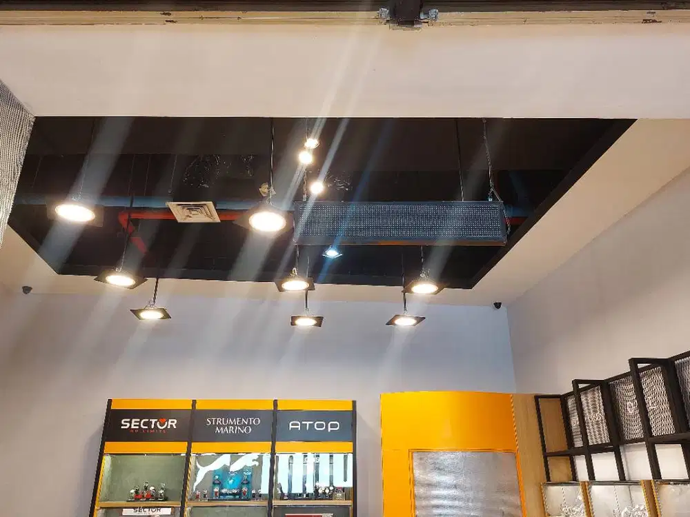 Sales Asistant Jam tangan