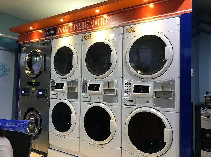 Karyawan Laundry Setrika Uap di Bintaro