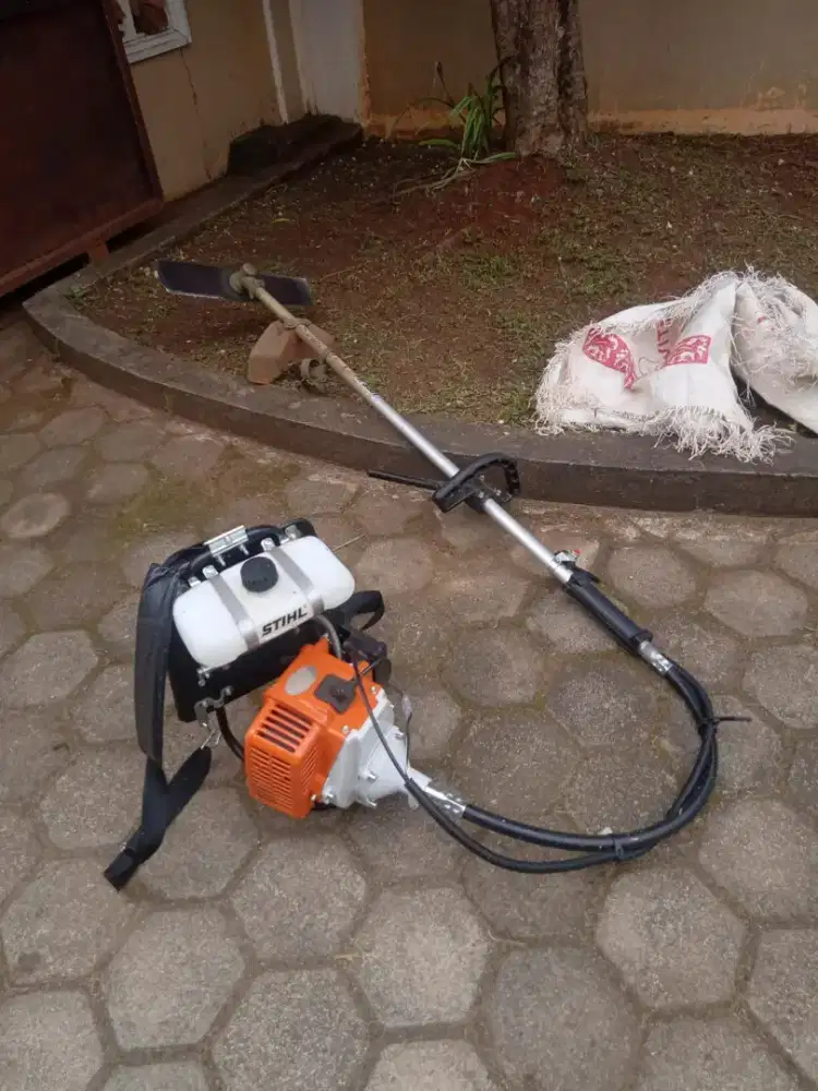 Jasa potong rumput dan semprot rumput halaman rumah kantor kebun dll