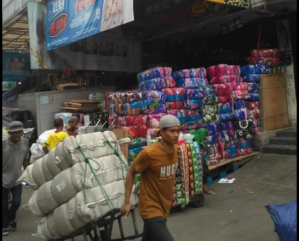 Pegawai Toko di tanah abang