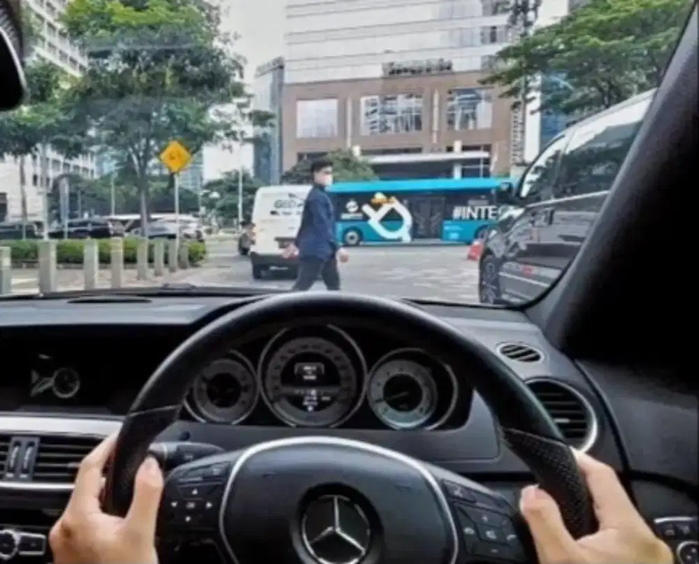 Supir sopir driver pribadi keluarga panggilan harian bisa matic manual