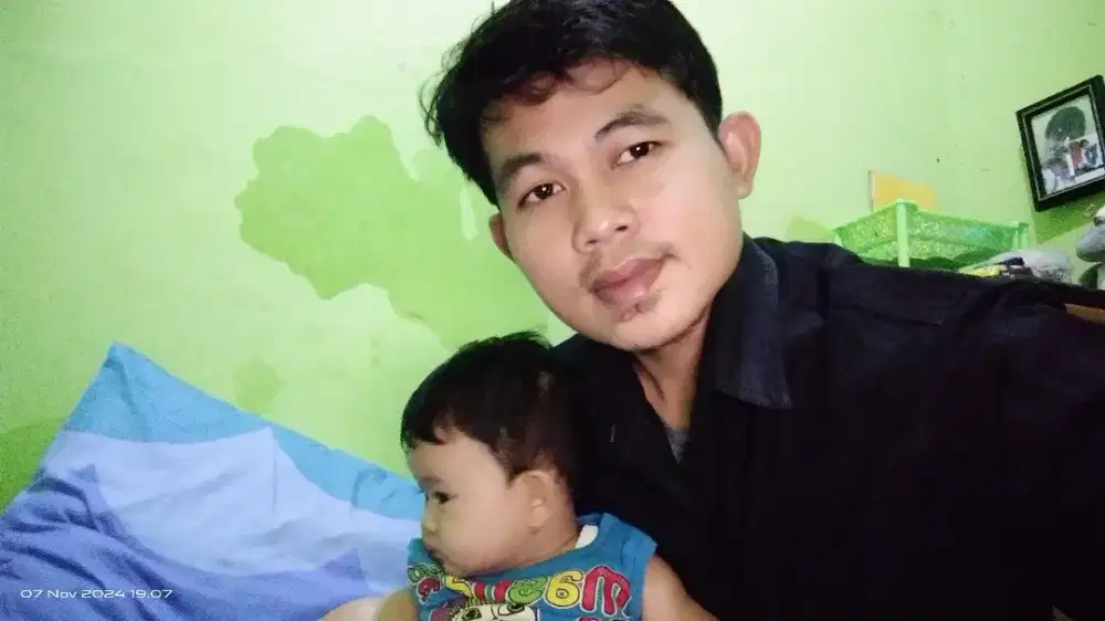 Nyari kerjaan apa ajah