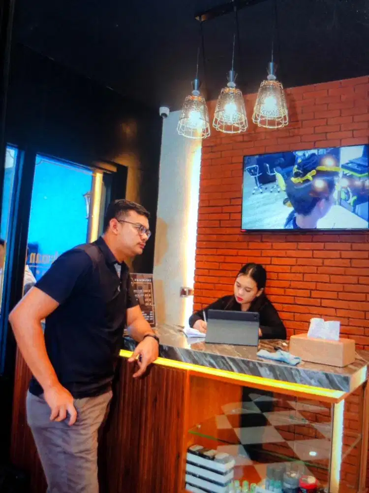 Dicari kasir wanita untuk barbershop