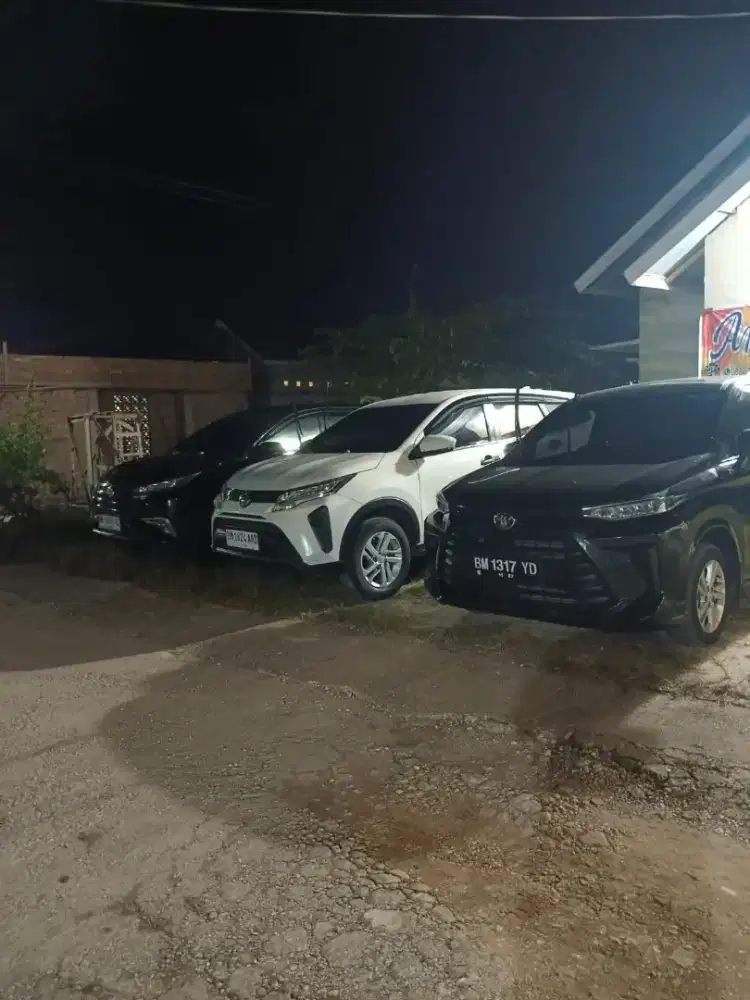 Rental mobil lepas kunci dan pakai supir