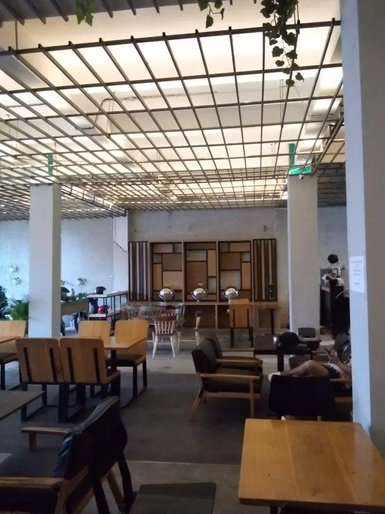karyawan hotel bagian receptionis
