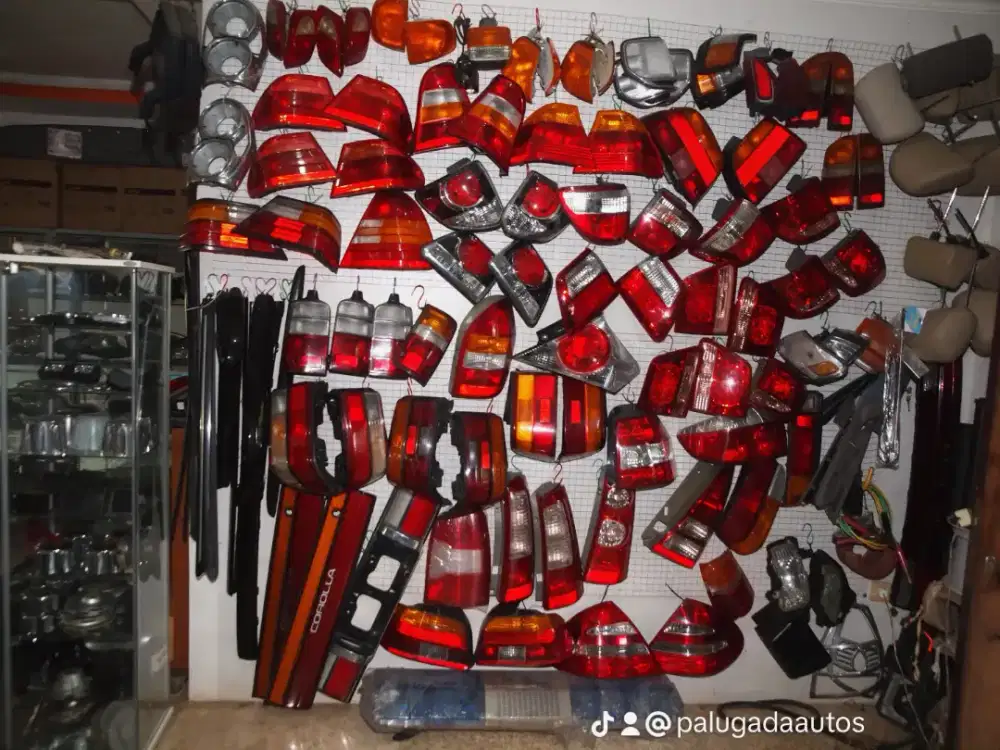 Tukang POSTING IKLAN dan karyawan showroom motor
