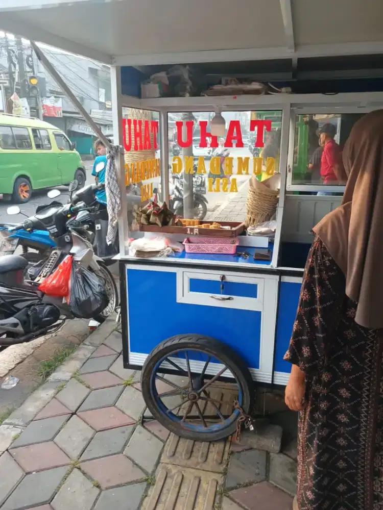 Penjual tahu sumedang