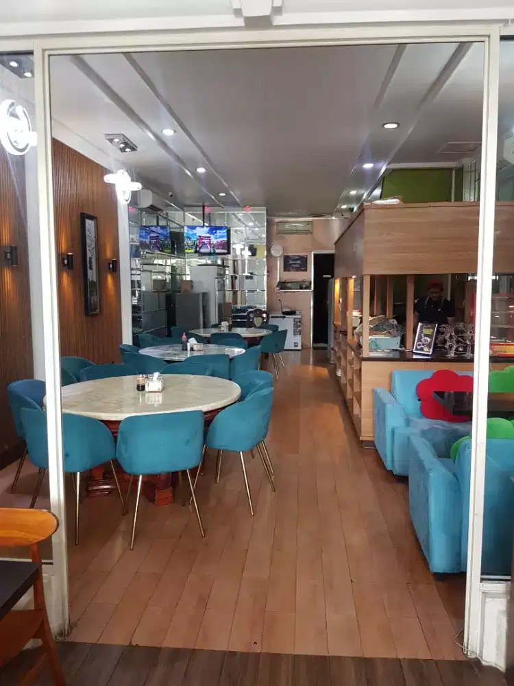 Waiter resto di pik khusus perempuan