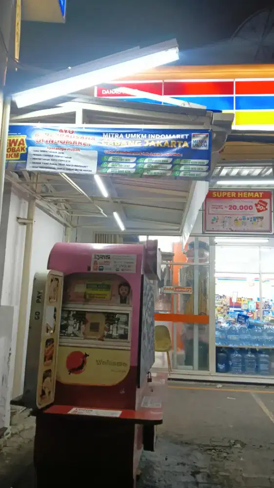 Operator penjualan takoyaki teras indomaret