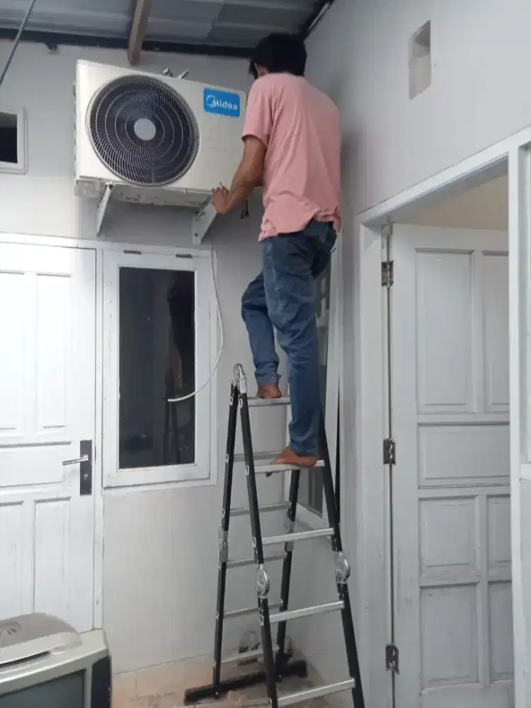 Service AC, bongkar pasang,isi freon AC,cuci AC & jual beli AC dll