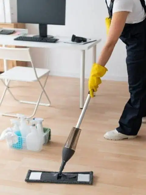 Mencari pekerjaan office boy atau cleaning service
