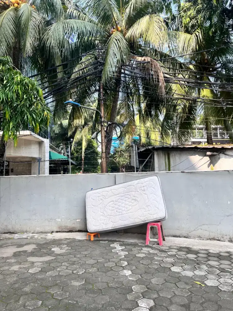 Layanan jasa cuci kasur, sofa, dan karpet