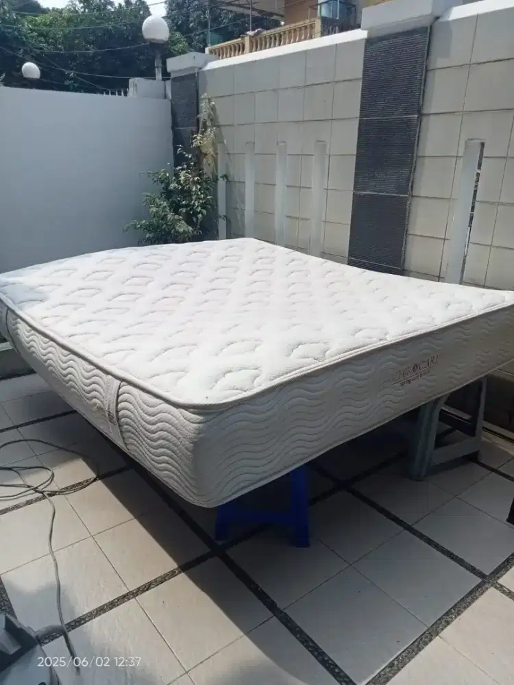 Layanan jasa cuci kasur, sofa, dan karpet