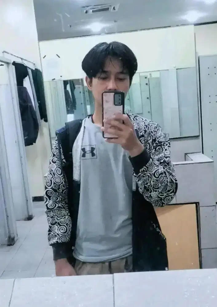 Cari pekerjaan sebagai waiter,kasir dll