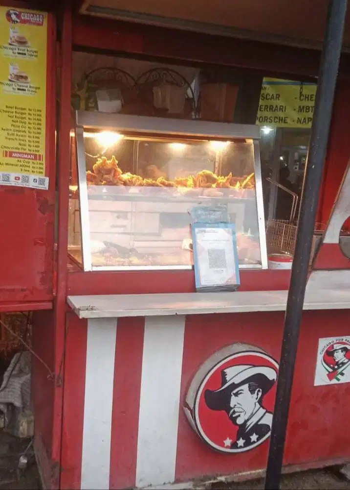 Pegawai ayam krispi