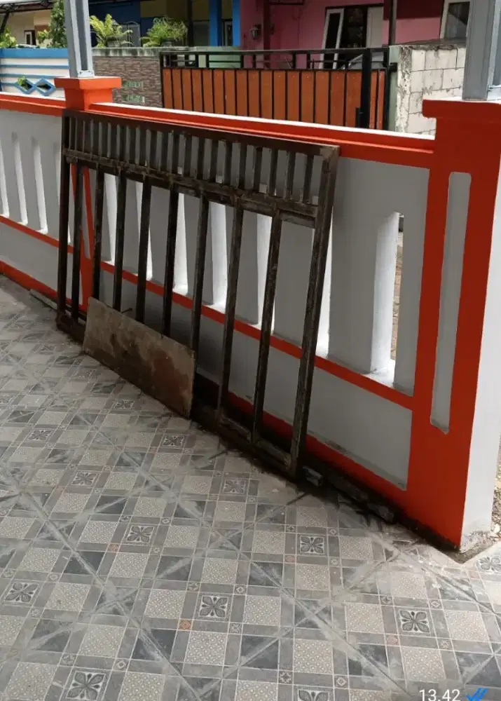 Tukang serba bisa