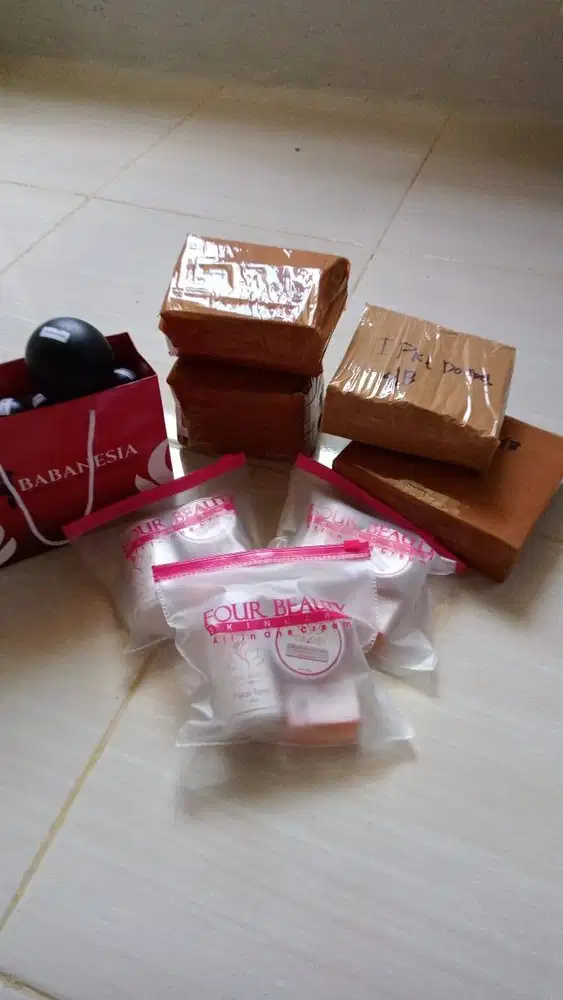 Karyawan Toko kosmetik