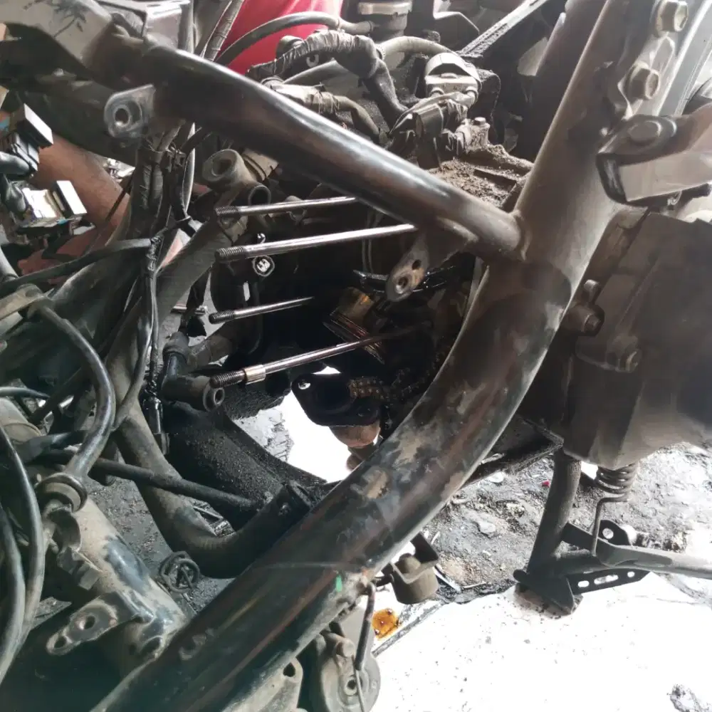 Bengkel motor panggilan,di rumah,mogok dijalan ,servis rutin,oh
